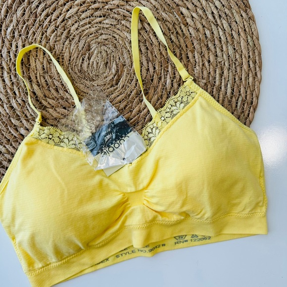 Coobie// Seamless Stretch Scoopneck Bralette One Size 🍋 - Picture 2 of 6